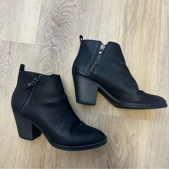 Target Black Ankle Boots with Chunky Heel and Side Zipper - Picture 5 of 9